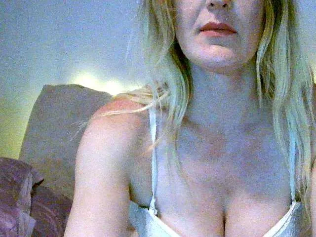 Live sex webcam photo for LadaSt #254320399