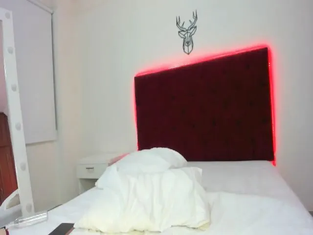 Live sex webcam photo for LittleRed2u #263480394