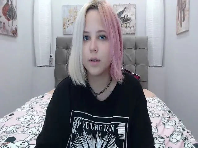 Live sex webcam photo for Helokit #254716737