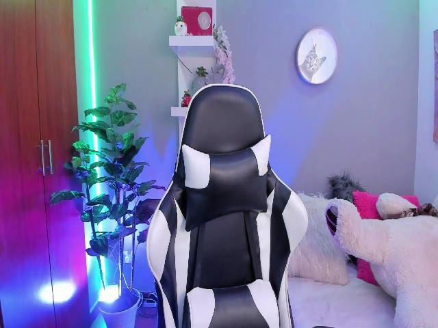 Live sex webcam photo for SaraValennn #258953574