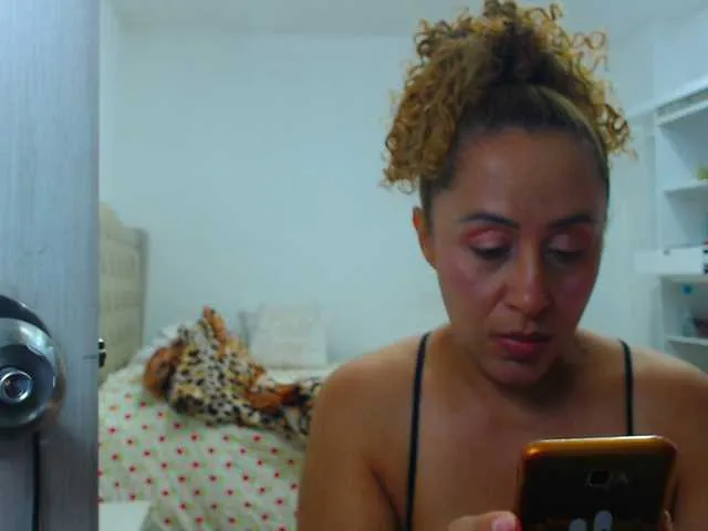 Live sex webcam photo for RoxanaMilf #241384453