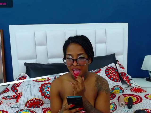 Live sex webcam photo for samantaafox #253403244