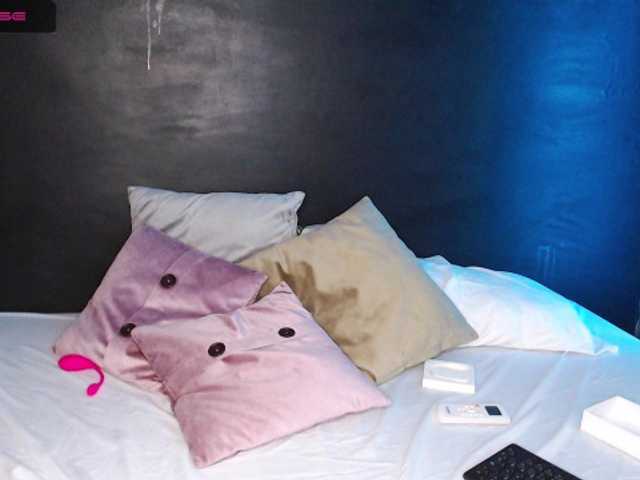 Live sex webcam photo for lolaastars1 #241353128