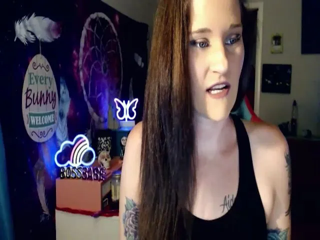 Live sex webcam photo for Lolabunny9 #255501695