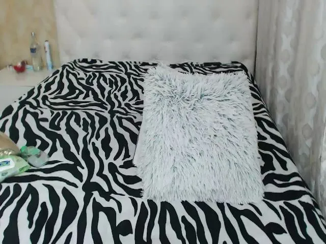 Live sex webcam photo for Sweetyrosses #255282965