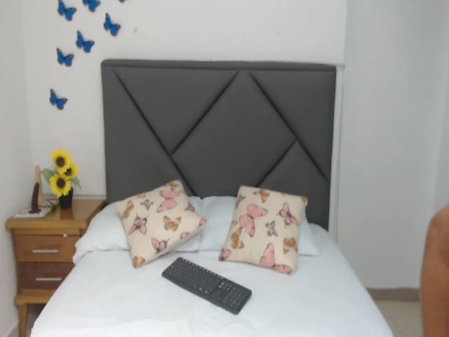 Live sex webcam photo for mara_mendez #265579608