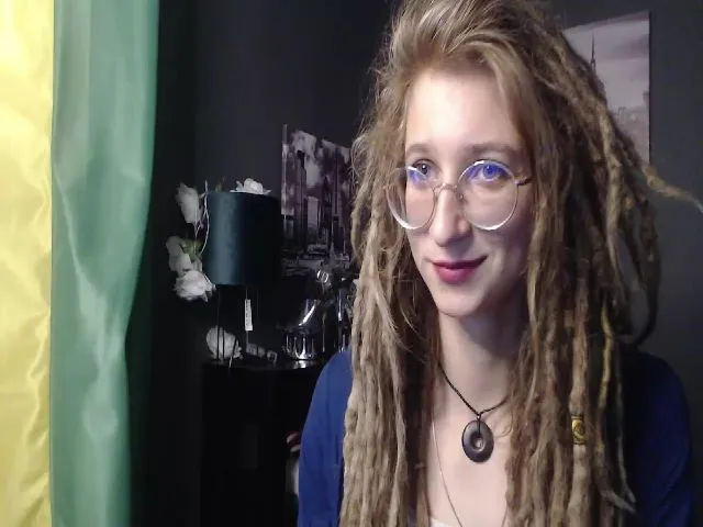 Live sex webcam photo for KINKYkeira #255576375
