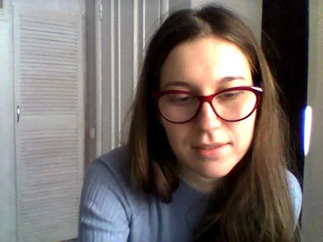 Live sex webcam photo for Emmi-li #240992940