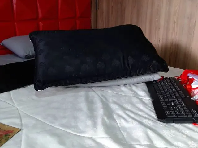 Live sex webcam photo for Ashleygzles #256478707