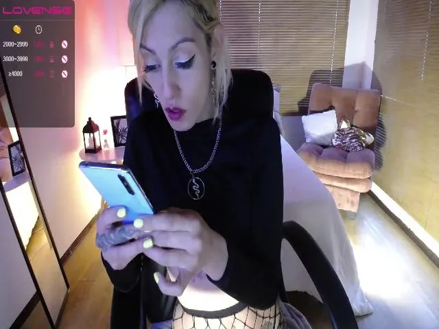 Live sex webcam photo for Effy_Rose_ #265488429