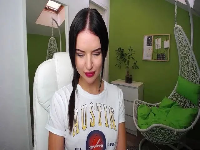 Live sex webcam photo for JenniferMoris #252453457