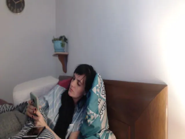 Live sex webcam photo for isabellazee2 #255782669