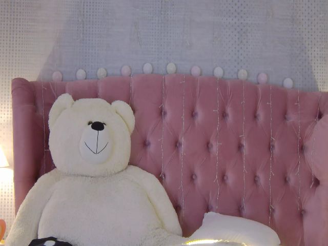 Live sex webcam photo for Roxy_Di #265482865