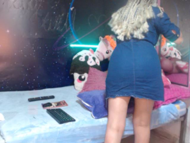 Live sex webcam photo for Emily_sweet2 #254247293