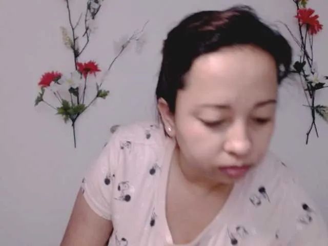 Live sex webcam photo for Ailyn88 #241406812