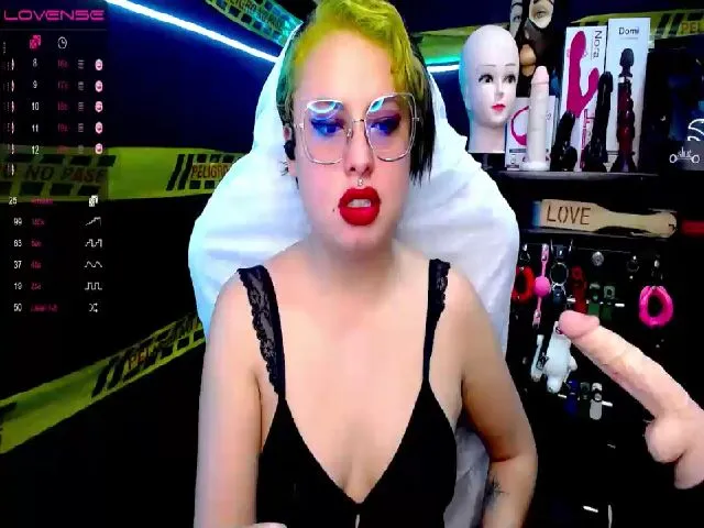 Live sex webcam photo for Rubi_slave #261104738