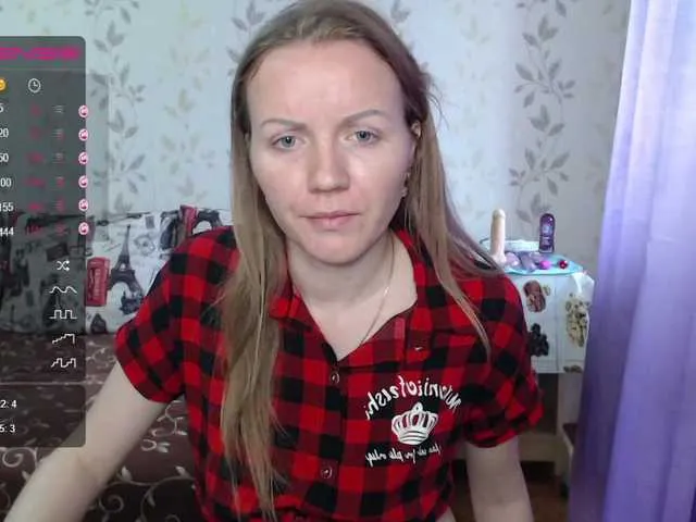 Live sex webcam photo for Alenushka888 #245390946