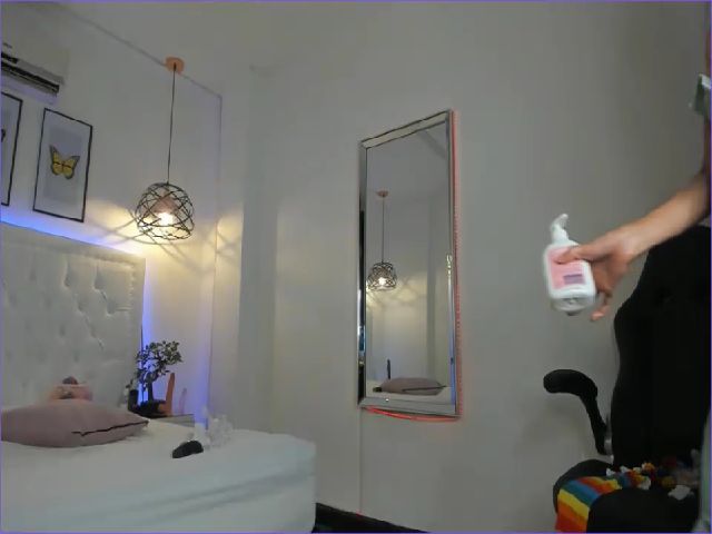 Live sex webcam photo for Vanessa_Samir #258433037