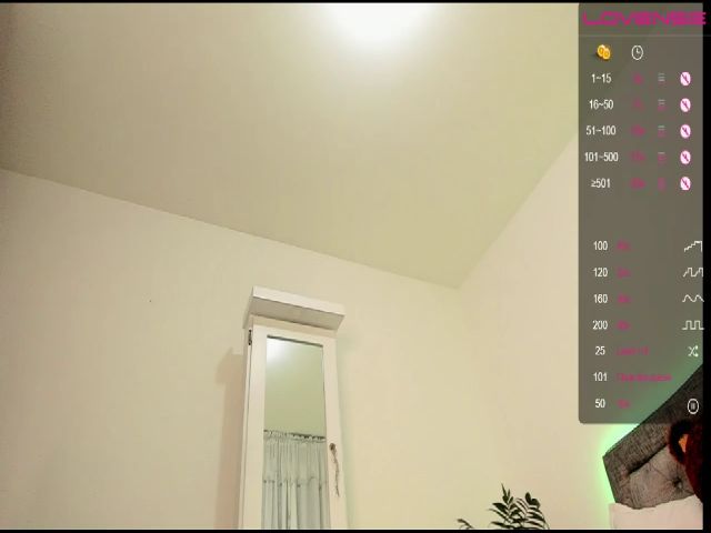 Live sex webcam photo for Keirathomson #255850837