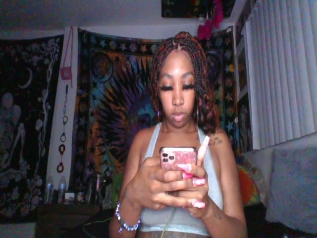 Live sex webcam photo for hennyhoneypot #260493672