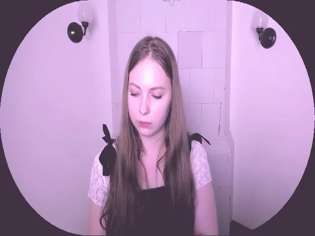 Live sex webcam photo for MollyMey #260963812