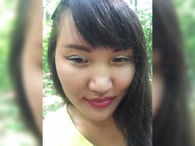 Live sex webcam photo for AhegaoMoli #258130871