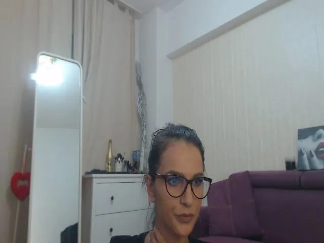 Live sex webcam photo for MiningBee #254300101