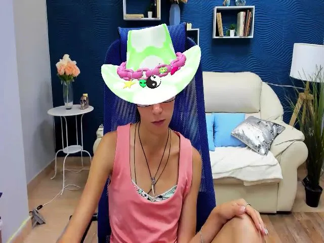 Live sex webcam photo for amyjune01 #254845369