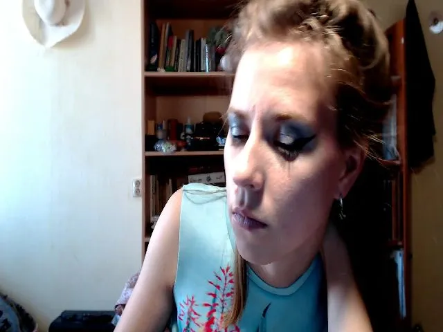 Live sex webcam photo for WinterGoddess #262659316