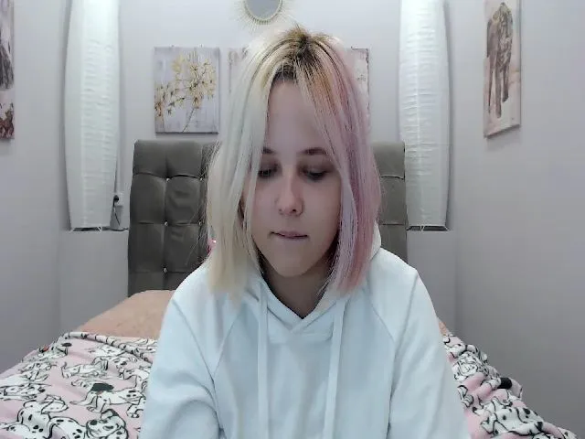 Live sex webcam photo for Helokit #256826019