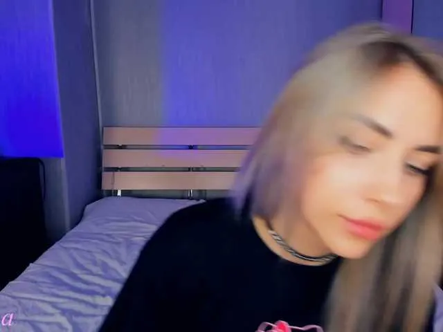 Live sex webcam photo for KaprinaGirrs #240995765