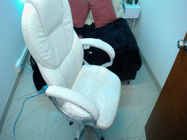 Live sex webcam photo for Lunahot48 #253802045