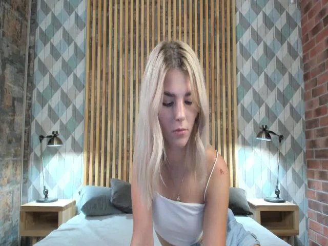 Live sex webcam photo for AmiaLee #256927006