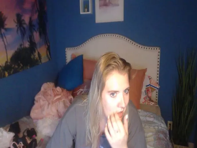 Live sex webcam photo for SnowWhiteXxxx #253598122