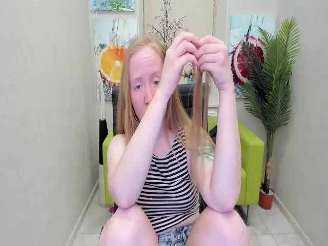 Live sex webcam photo for StunningKelly #252760395