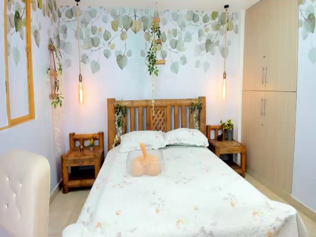 Live sex webcam photo for Prettypervyyx #264867873