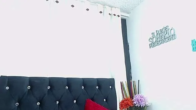 Live sex webcam photo for Angelica_Royer #243874115