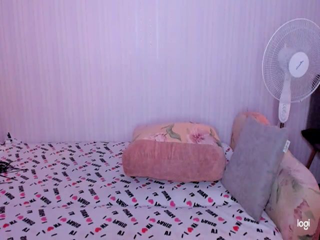 Live sex webcam photo for JanesColens #252263073