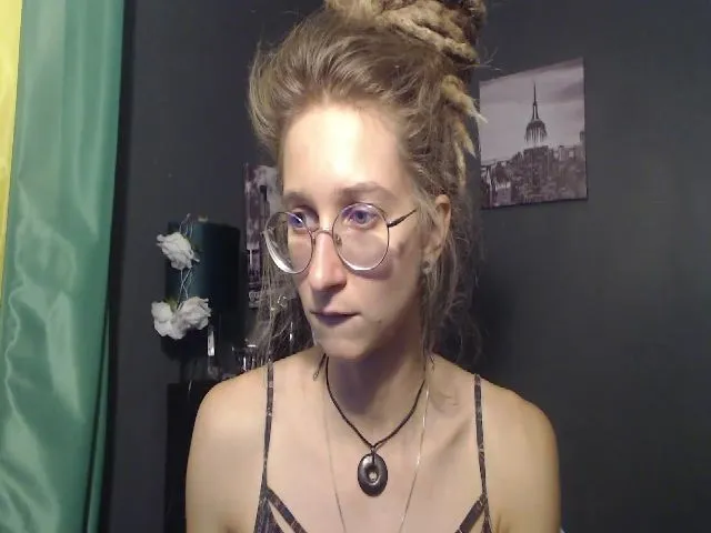 Live sex webcam photo for KINKYkeira #260659448