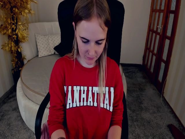 Live sex webcam photo for Lili_GoldS #259246279