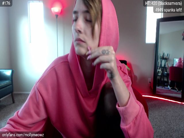 Live sex webcam photo for MollyMeowz #256598990