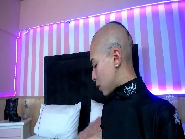 Live sex webcam photo for HardorDie #252846942