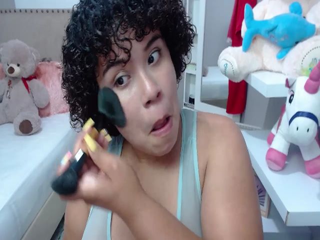 Live sex webcam photo for Emacollins #264035365