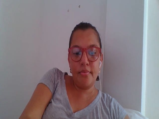 Live sex webcam photo for SweetLola01 #253179120