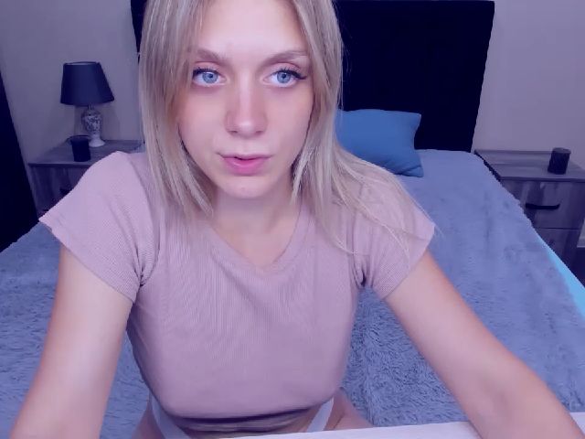 Live sex webcam photo for MeganKind #255635772