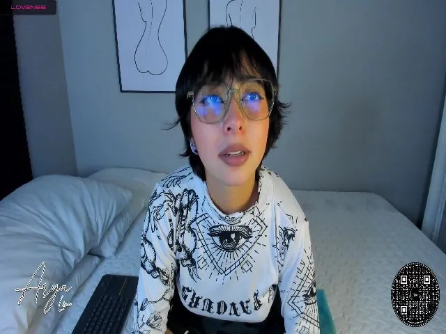 Live sex webcam photo for Arya_Line #255845584