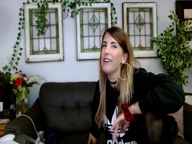 Live sex webcam photo for LilSadie #265359843