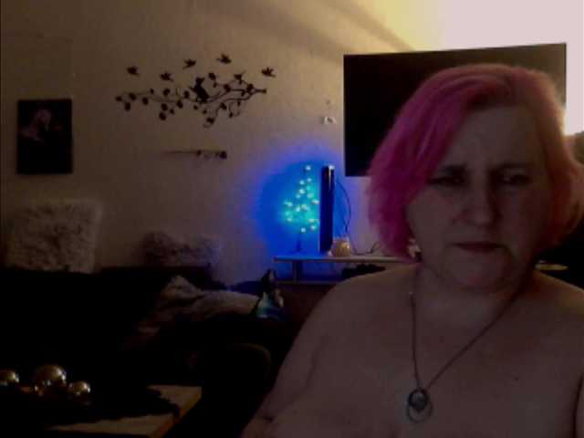 Live sex webcam photo for DrachenLady39 #242881992