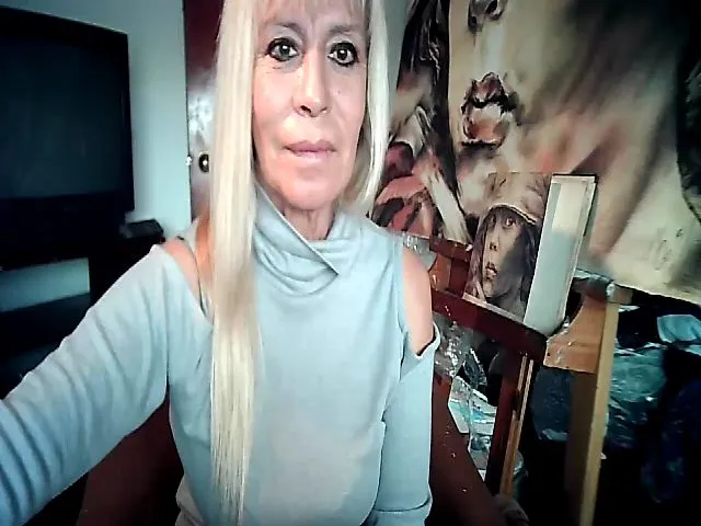 Live sex webcam photo for Latinablond7 #258291902