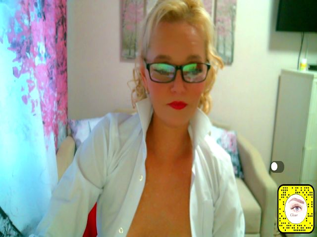 Live sex webcam photo for ChristiRoses #261499341